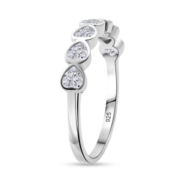 LUSTRO STELLA weißer Zirkonia Half Eternity Ring mit Herzmotiven image number 4