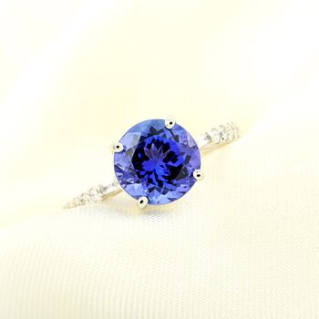 RHAPSODY zertifiziert und gepr&uuml;ft AAAA Tansanit und Diamant Ring in 950 Platin - 3,51 ct.