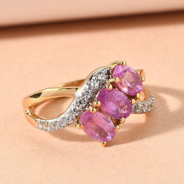 Rosa Saphir und Zirkon-Trilogie-Ring, 925 Silber vergoldet, 2,20 ct. image number 2