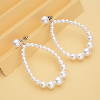 Wei&szlig;e Muschelkernperlen-Ohrringe und Charme, reiner Edelstahl