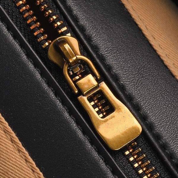 Echtleder-Trapez-Umh&auml;ngetasche mit Doppelriemen und Magnetverschluss, 27x11x23cm, Schwarz image number 6