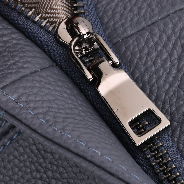 Echtleder-Crossbody-Tasche aus gepr&auml;gtem Leder, verstellbarer Schulterriemen (ca. 120 cm), 32x12x25 cm, Blau image number 5