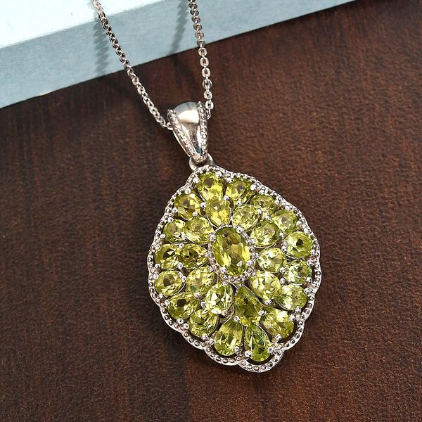 Nat&uuml;rlicher Peridot-Cluster-Anh&auml;nger mit Kette in Silber, 5,93 ct. image number 3