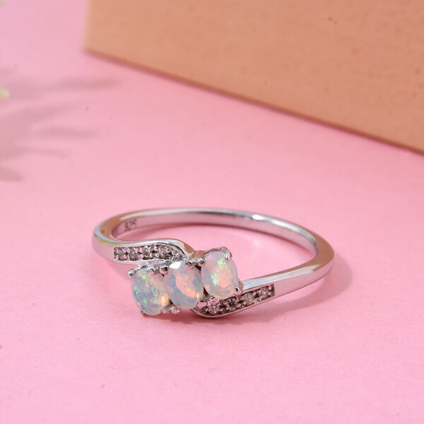 Nat&uuml;rlicher, &auml;thiopischer Welo Opal und Zirkon Ring - 0,40 ct. image number 1