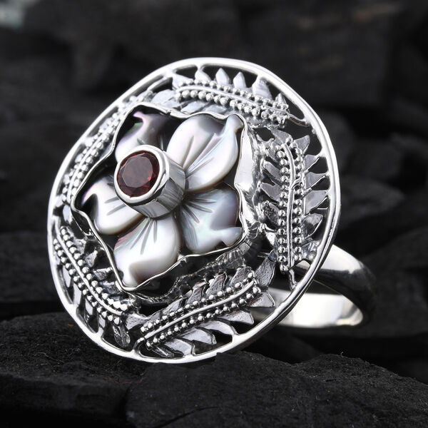 Royal Bali Kollektion - roter Granat und Perlmutt-Ring, 925 Silber  ca. 0,30 ct image number 1