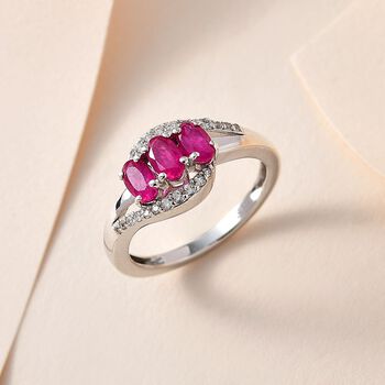 Afrikanischer Rubin (Fissure gef&uuml;llt), Wei&szlig;er Zirkon Ring, 925 Silber platiniert (Gr&ouml;&szlig;e 19.00), ca. 1.36 ct