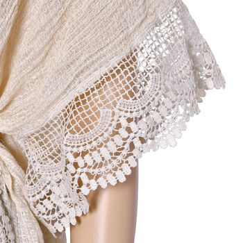 Kurz&auml;rmeliger Kimono mit Blumendruck, schwarzem G&uuml;rtel, mehrfarbig