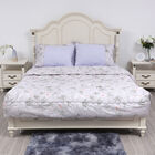 SERENITY NIGHT: 3er-Set - Bettdecke und 2 Kissenbezüge, Blumenmuster, Grau und Weiß image number 1