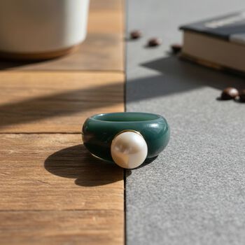 D'Joy nat&uuml;rlicher Olmek Jadeit und wei&szlig;er Edison Perle Ring