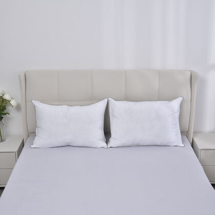 Serenity Night - 2er Set Hypoallergen Satin-Kissenbezug mit Kunstdauen und silberner Paspelierung