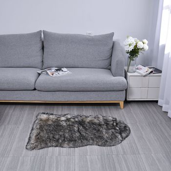 Seidenweicher und langfloriger Kunstfellteppich, 100x60 cm, grau