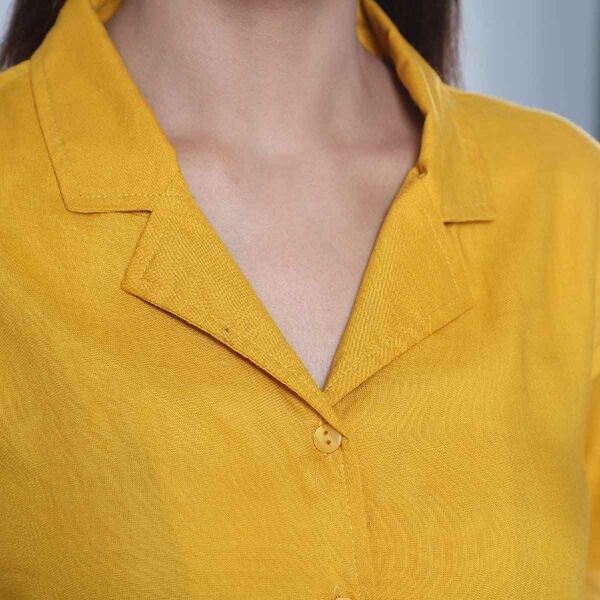 Einfarbiges Kurzarm-Top mit Knopfleiste, M, Gelb image number 4