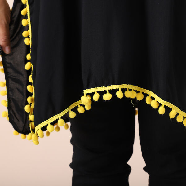 JOVIE bestickter Kaftan mit Quasten, 100% Viskose, Größe: 88x78cm, schwarz mit gelber Stickerei image number 4