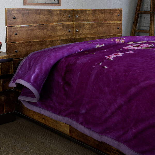 SERENITY NIGHT: Superweiche, schwere Bettdecke, Magnolienmuster, Violett  image number 2