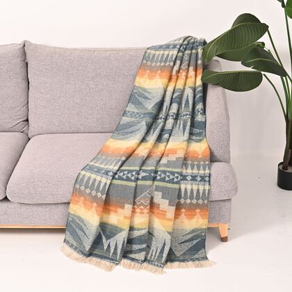 Strickdecke mit Geo-Muster und Fransen, 127x177 cm, Gr&uuml;n