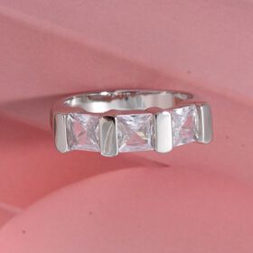 LUSTRO STELLA weißer Zirkonia Ring im Trilogie-Design