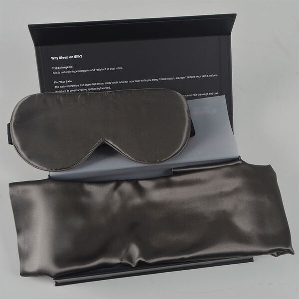 SERENITY NIGHT: 2er-Set - Kissenbezug und Augenmaske aus 100% Maulbeerseide, Schwarz&nbsp; image number 5