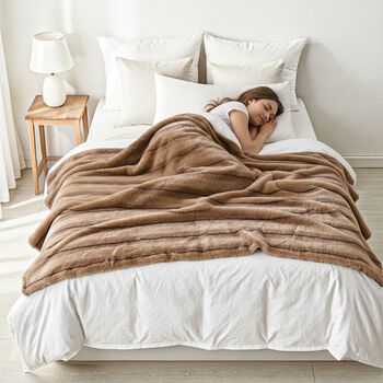Serenity Night Premium Kuscheldecke in Pelzoptik, doppellagig und wendbar, 150x200cm, Beige