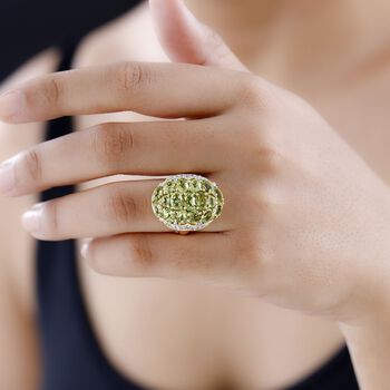 Nat&uuml;rlicher Peridot und Zirkon-Cluster-Ring - 7,04 ct.
