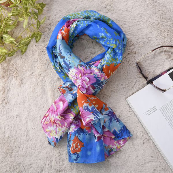 LA MAREY 100% bedruckter Seidenschal, Blumenmuster, Gr&ouml;&szlig;e 110x178 cm, Blau image number 2