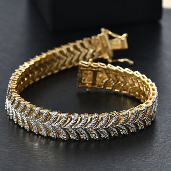Chevron Armband mit Diamantakzenten in Goldton, 19 cm