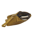 Assots London OLGA 100% echtes Leder Kroko-geprägte Crossbody Tasche mit Reißverschluss und verstellbarem Riemen, Größe: 30x9,5x26 cm, Senf image number 5