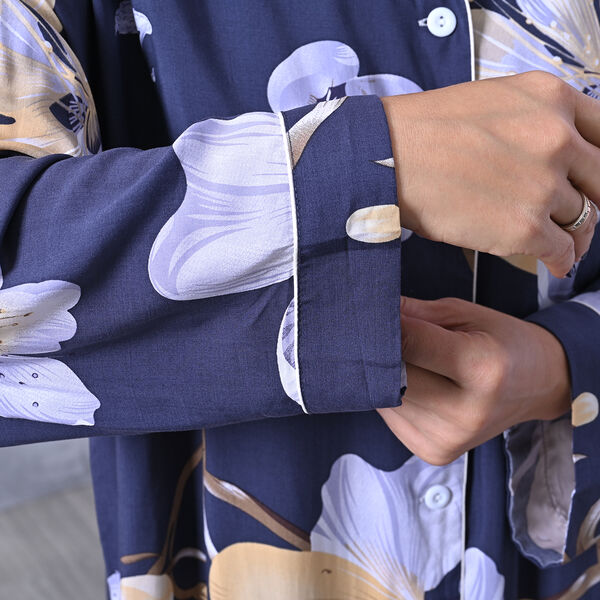 LA MAREY langes Nachthemd, Blumenmuster, Einheitsgr&ouml;&szlig;e Dunkelblau image number 3