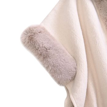Winter- und Herbst-Poncho aus Kunstfell, Beige