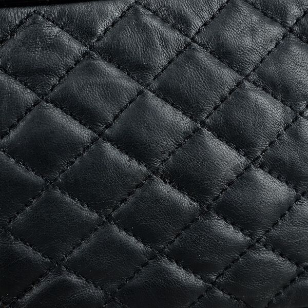 100% Echtleder-G&uuml;rteltasche in Stepp-Optik, 21,5x16,5 cm, Schwarz image number 5