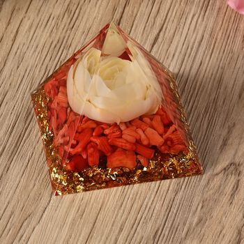 Energie-Edelstein Pyramide mit Rosenquarz, 6x6x6 cm