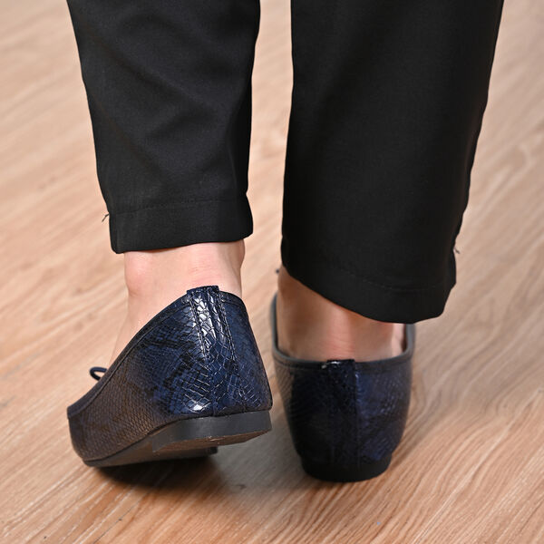 LA MAREY - Damen Ballerinas, Schlangenhautmuster, Gr&ouml;&szlig;e 40, Dunkelblau image number 3