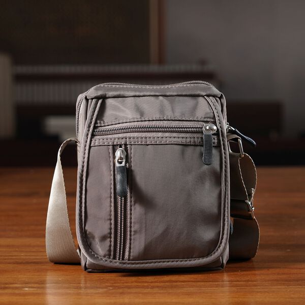 Umh&auml;ngetasche mit mehreren Rei&szlig;verschlussf&auml;chern und RFID-Schutz, 12,5x6x16cm, Grau image number 2