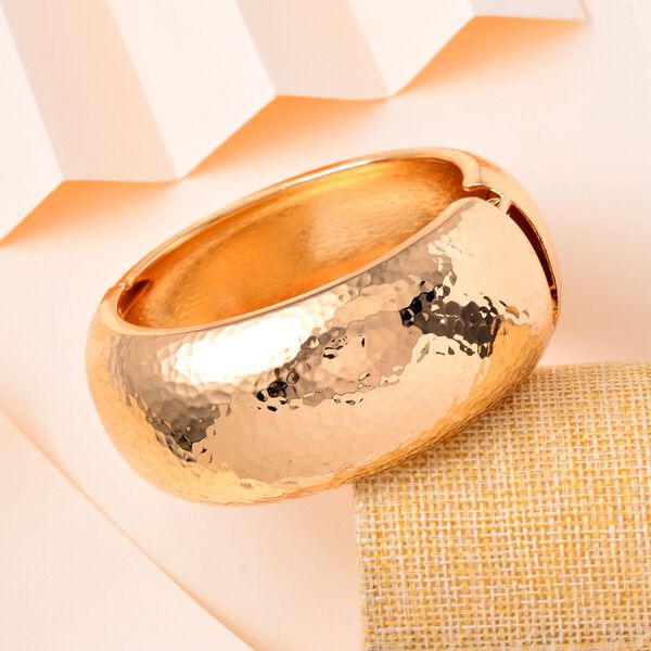 Breiter Armreif mit geh&auml;mmerter Textur, Messing, ca. 18 cm, ca. 70,00g image number 2