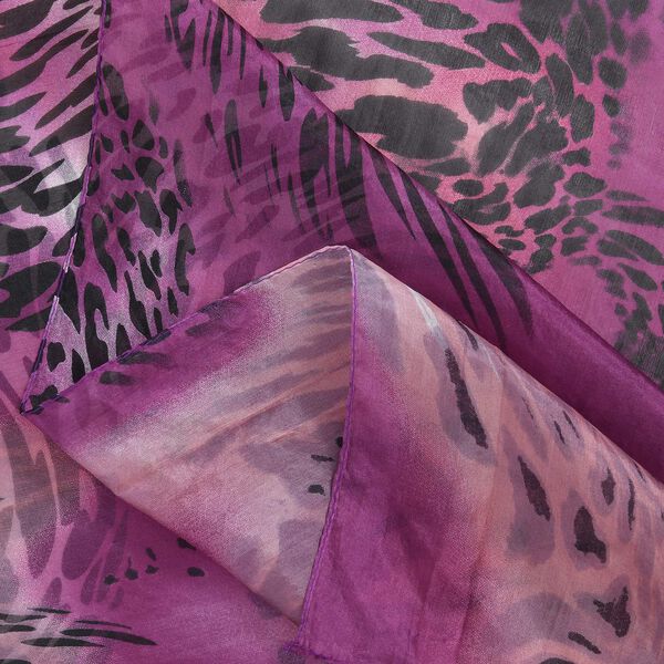 LA MAREY - 100% bedruckter Seidenschal, Leopardenmuster, Gr&ouml;&szlig;e 110x178 cm, Lila image number 4