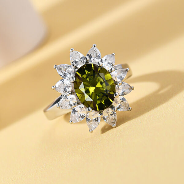 Peridot farbener Zirkonia und weißer Zirkonia-Ring, reines, Ionenbeschichtetes Messing  ca. 7,21 ct image number 2
