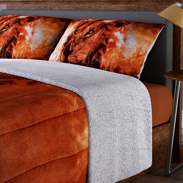 SERENITY NIGHT: 3er-Set - kuschelige Steppdecke und 2 Kissenbez&uuml;ge mit L&ouml;wen-Muster&nbsp; image number 2