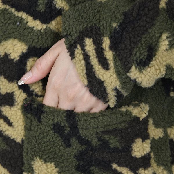 TAMSY - Kunstfell Jacke mit vorderem Reißverschluss, Leopardenmuster, Größe XL 117x78x60 cm, Tarnfarbe image number 5