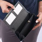 SUKRITI - handbemalte Echtleder Brieftasche, schwarz und mehrfarbig image number 4