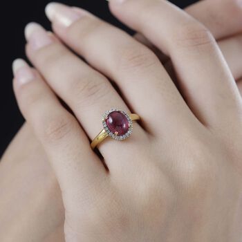 AA Afrikanischer Rubin und wei&szlig;er Diamant Ring, ca. 3,10 ct.