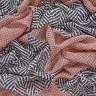 Patchwork Schal mit pinkem unregelmäßigem Muster image number 4