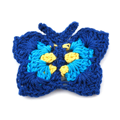 Handgefertigte Brosche mit H&auml;kelarbeit Schmetterling Design, Blau