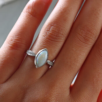 Nat&uuml;rlicher australischer Opal und Zirkon Ring 925 Silber platin-&Uuml;berzug