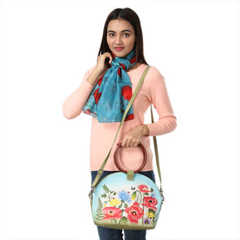 SUKRITI, Handbemalte 100 % Leder Tasche mit Maulbeerseiden Schal, Blumenmuster, Himmelblau