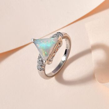 Nat&uuml;rlicher, &auml;thiopischer Welo Opal und Moissanit-Ring - 1,29 ct.