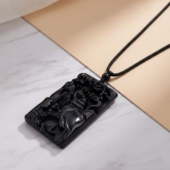 Majest&auml;tischer W&auml;chter - Schwarzer Jadeit-Guan Gong, Halskette Flexibles cm ca. 125.00 ct