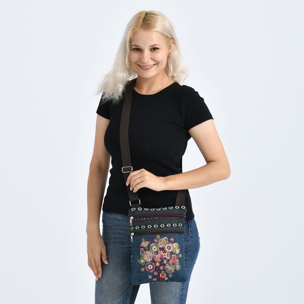 Crossbody-Tasche mit Blumenmotiv, 3 Rei&szlig;verschlussf&auml;cher, verstellbarer Schultergurt (ca. 120 cm), 21x28 cm, Mehrfarbig image number 3