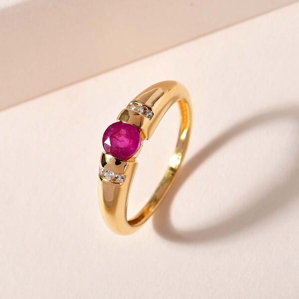 AA Afrikanischer Rubin (Fissure gef&uuml;llt), Wei&szlig;er Zirkon Ringe 925 Silber vergoldet (Gr&ouml;&szlig;e 16.00) ca. 0.59 ct image number 2