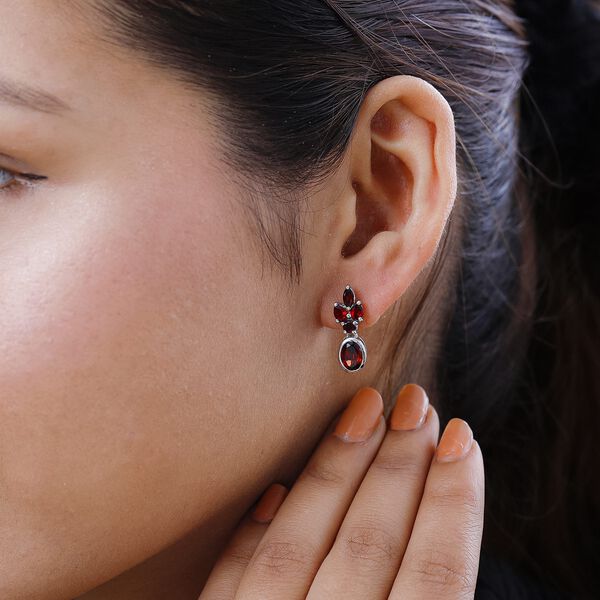 Floral Drop Mosambik Granat-Ohrringe image number 3
