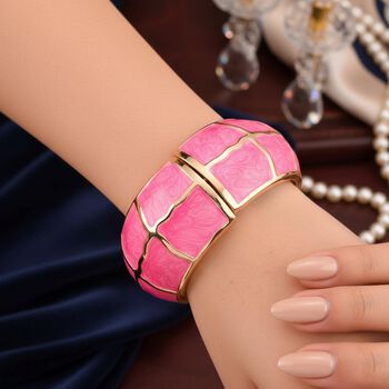 Emaille-Armreif mit Karomuster, ca. 18,5 cm, pink emailliert