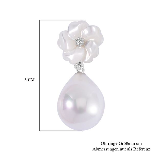 Wei&szlig;e Muschelkernperlen und wei&szlig;e Perlmutt-Ohrringe image number 5